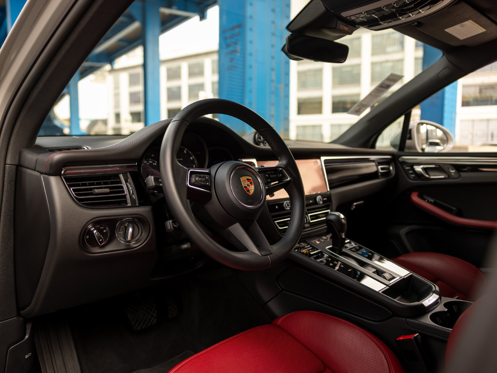 Certified 2026 Porsche Macan AWD/4WD image 4