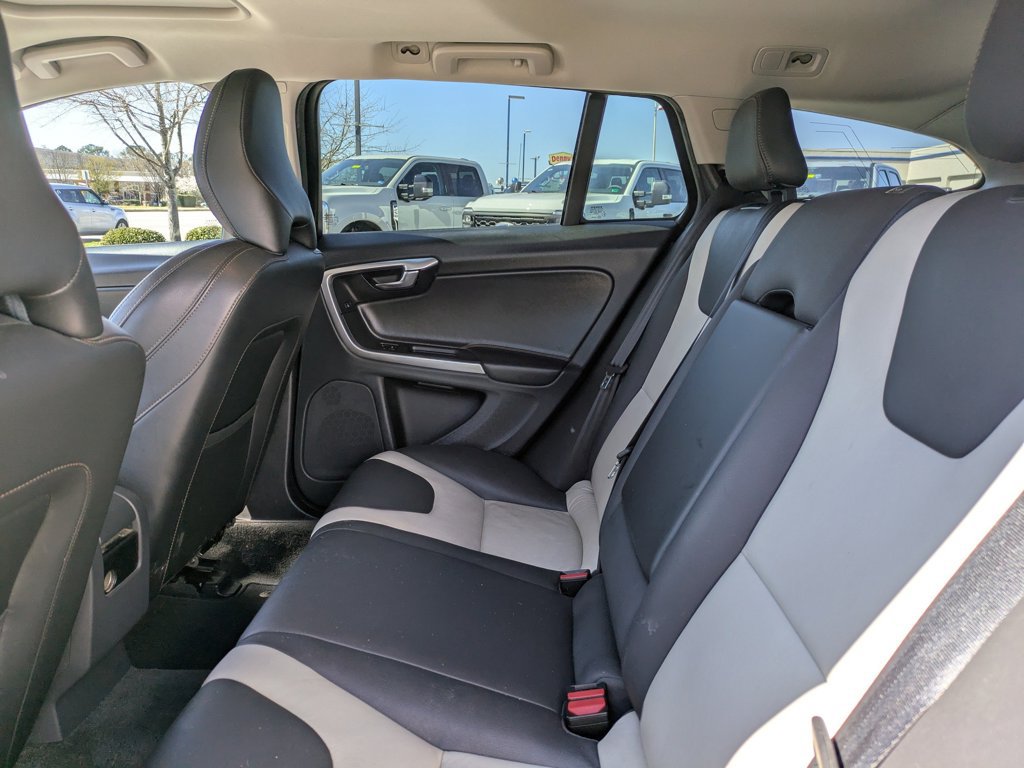 Used 2018 Volvo V60 T5 Cross Country AWD/4WD image 14