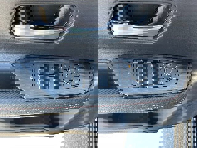 New 2025 Nissan Kicks SR image 12