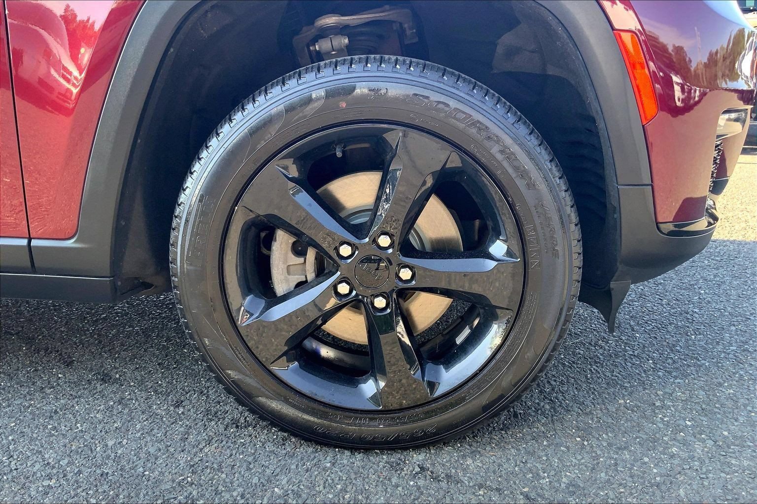 Certified 2023 Jeep Grand Cherokee L Limited w/ Black Appearance Package AWD/4WD image 10