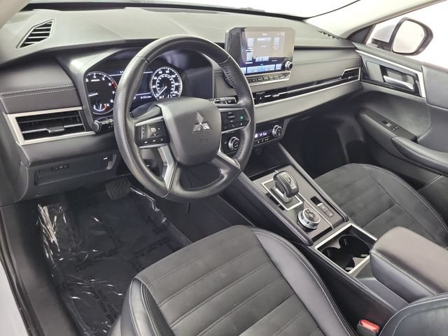 Used 2024 Mitsubishi Outlander SE Black Edition FWD image 17