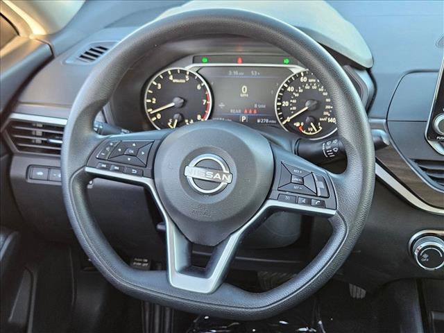 Used 2024 Nissan Altima 2.5 SV image 11