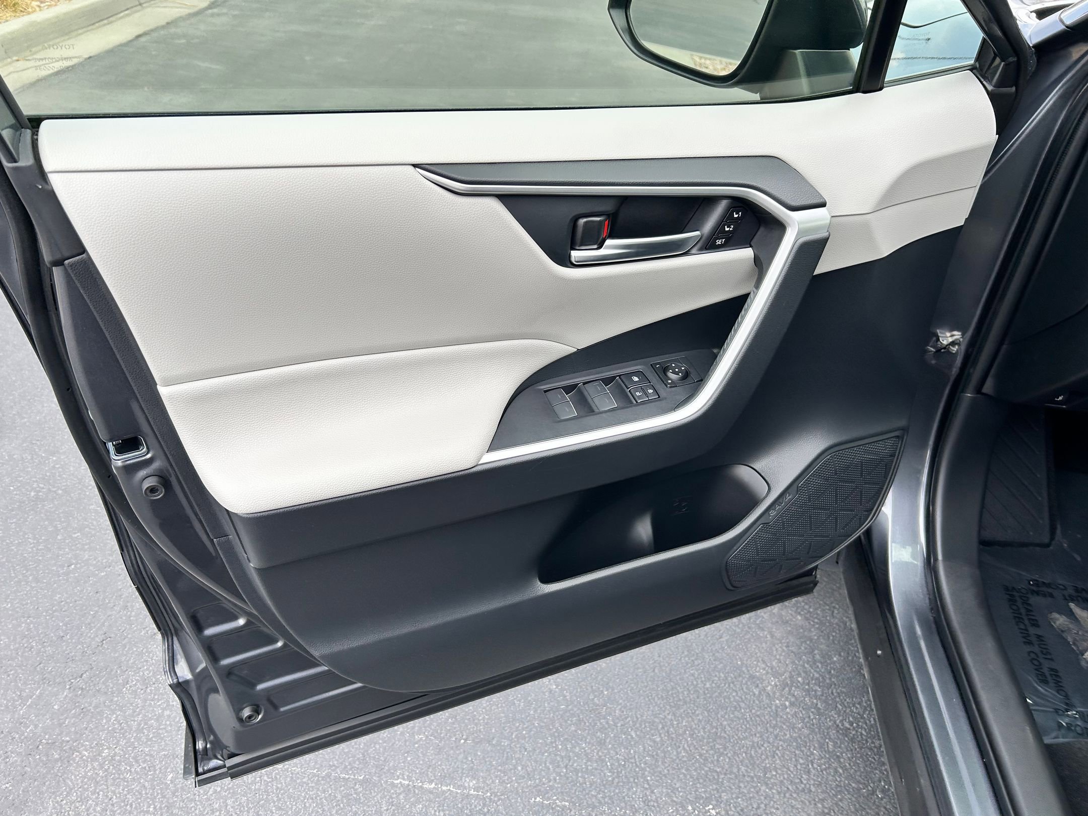 Certified 2023 Toyota RAV4 XLE Premium image 9