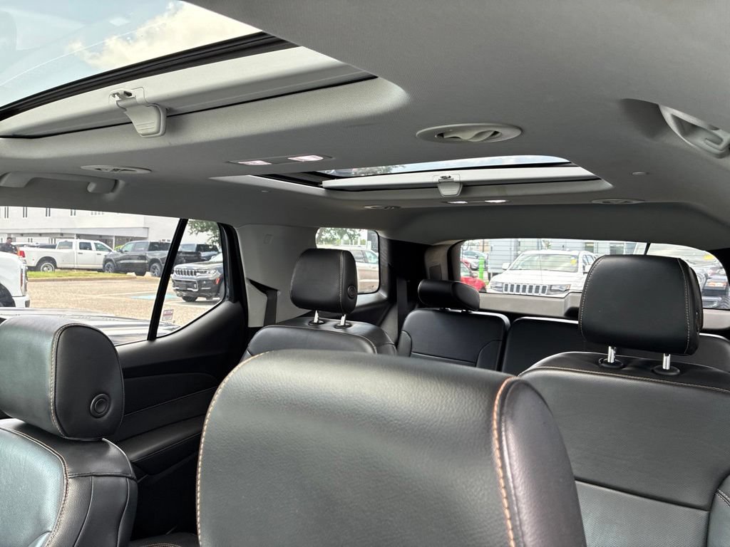 Used 2018 Chevrolet Traverse Premier w/ Driver Confidence II Package FWD image 30