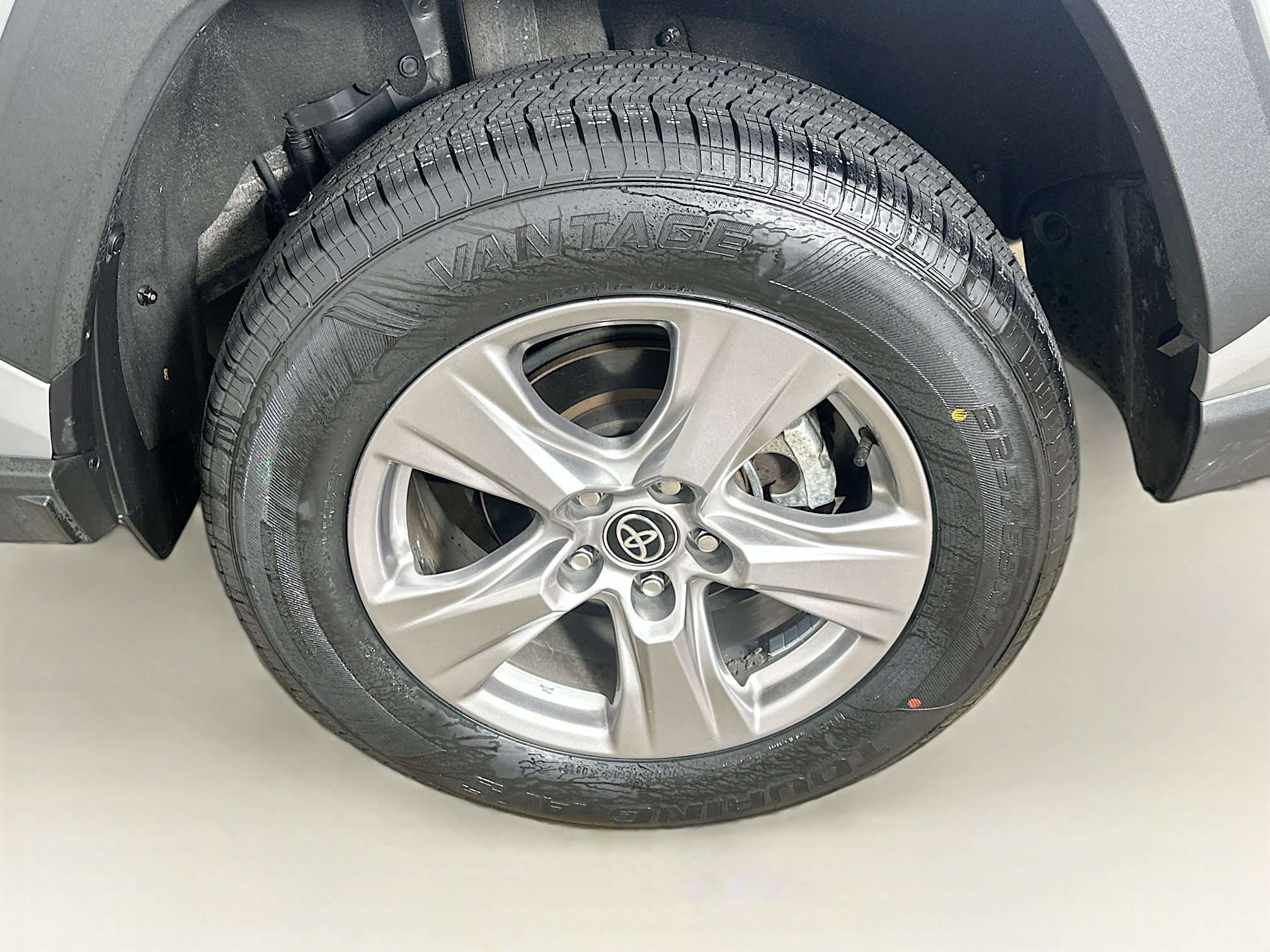 Used 2025 Toyota RAV4 XLE FWD image 11