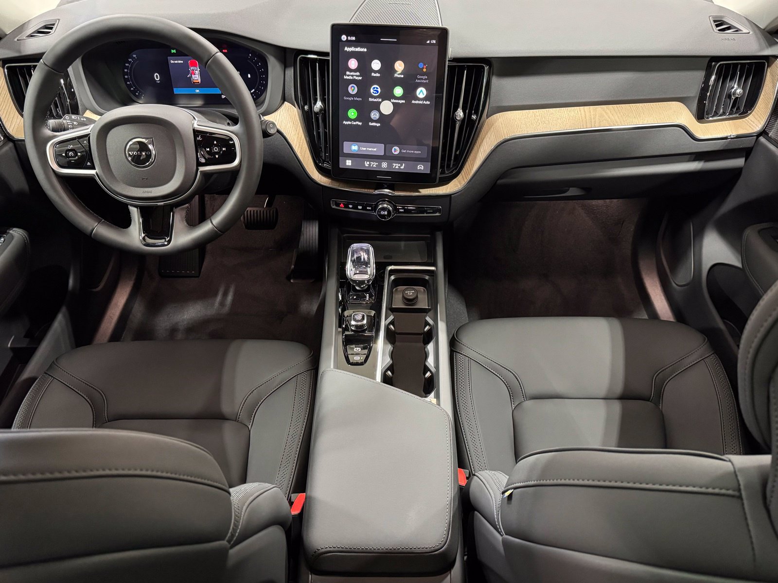 New 2026 Volvo XC60 B5 Plus w/ Protection Package Premier AWD/4WD image 36