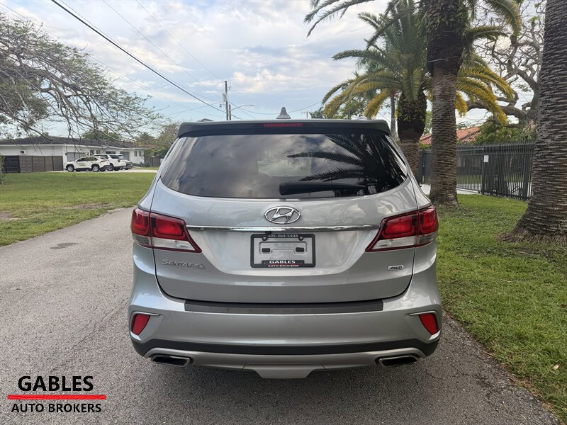 Used 2018 Hyundai Santa Fe SE w/ Cargo Package AWD/4WD image 12