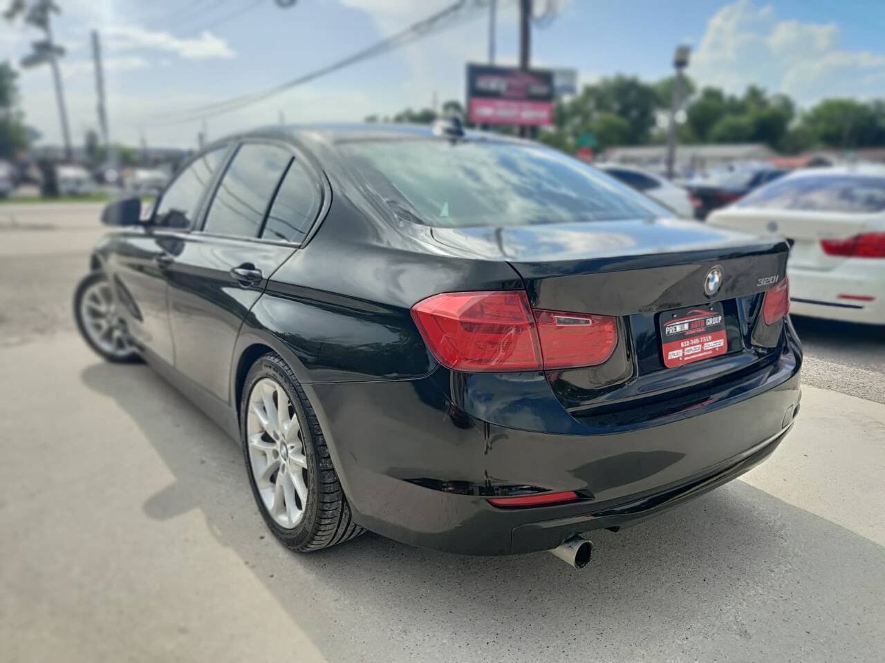 Used 2014 BMW 320i Sedan RWD image 2