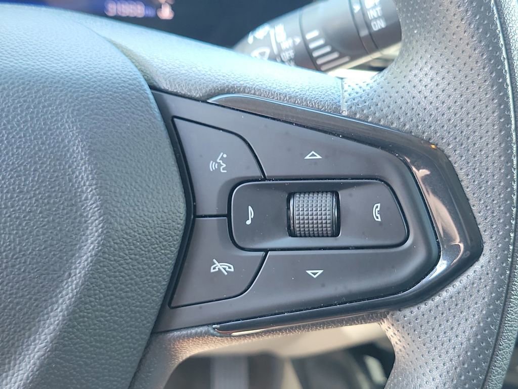 Used 2025 Chevrolet Trax LT FWD image 26