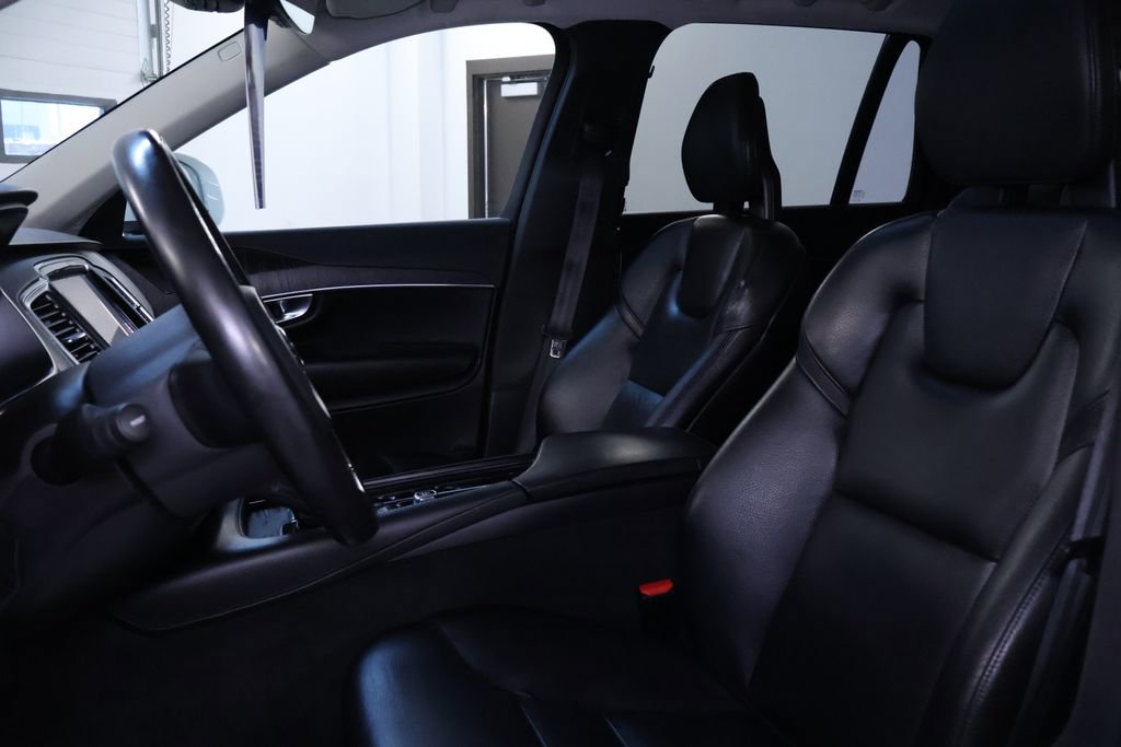 Used 2020 Volvo XC90 T6 Momentum image 16