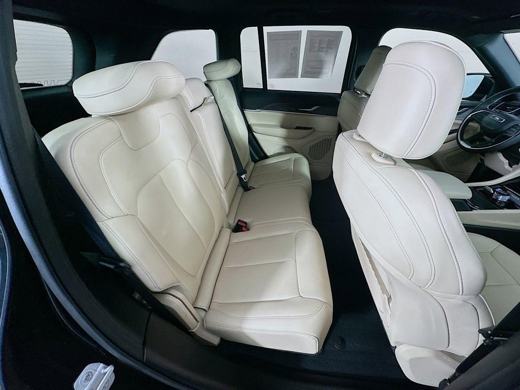 Certified 2025 Jeep Grand Cherokee Limited AWD/4WD image 39