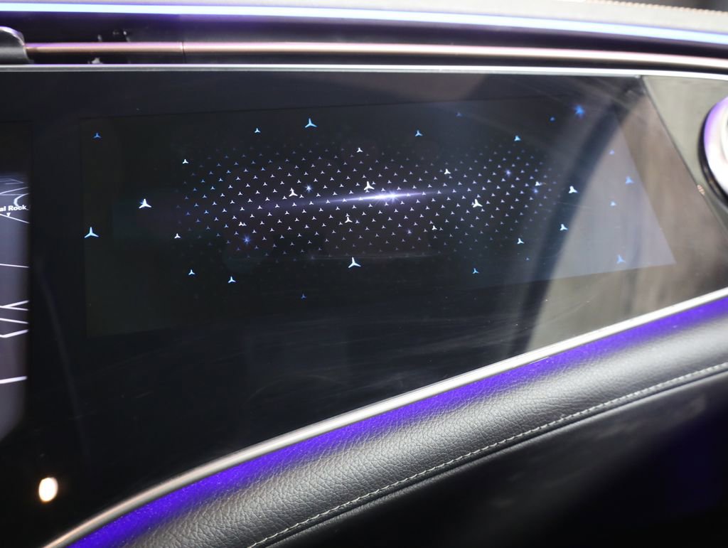 Used 2023 Mercedes-Benz EQS 580 4MATIC SUV w/ Exclusive Trim Package image 21