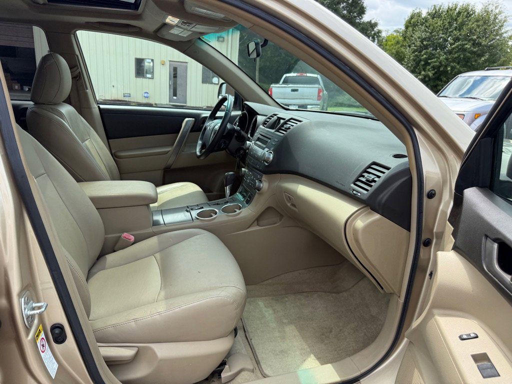 Used 2010 Toyota Highlander SE image 15