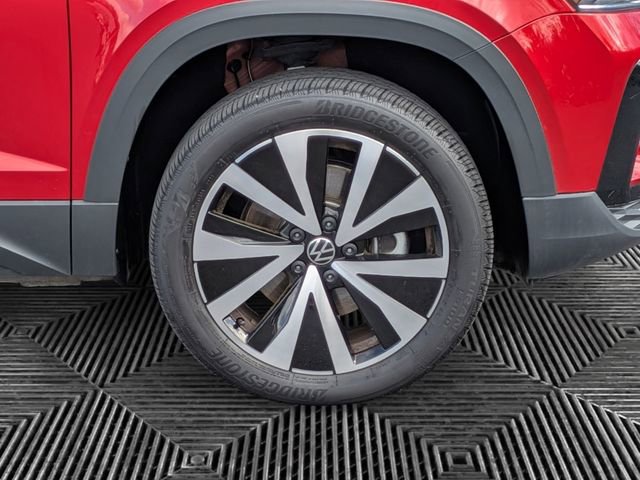 Certified 2023 Volkswagen Taos SE image 9