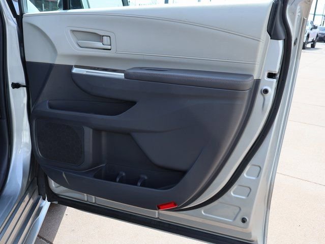 Used 2024 Toyota Sienna LE image 11