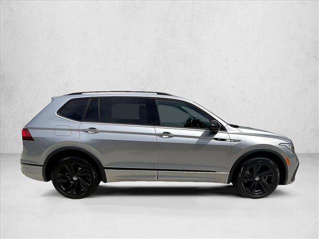 Used 2024 Volkswagen Tiguan SE R-Line FWD image 3