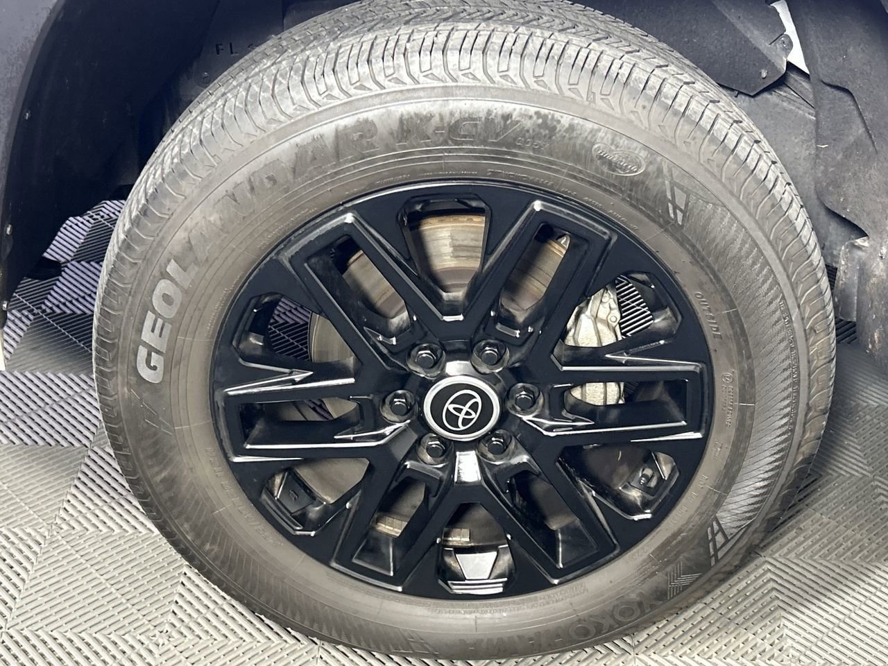Used 2024 Toyota Tundra Limited AWD/4WD image 9