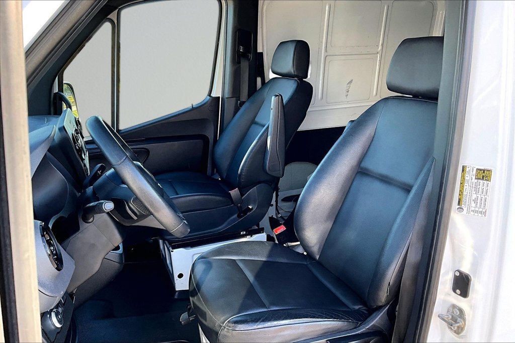 Used 2025 Mercedes-Benz Sprinter 2500 image 23