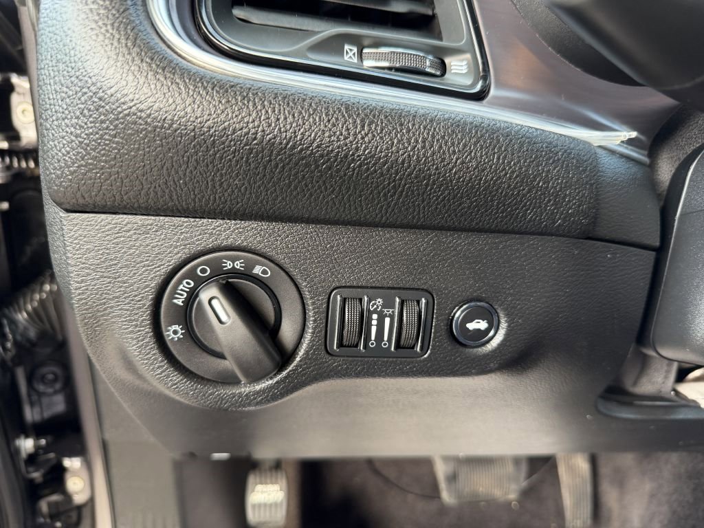 Used 2016 Dodge Challenger SXT image 13