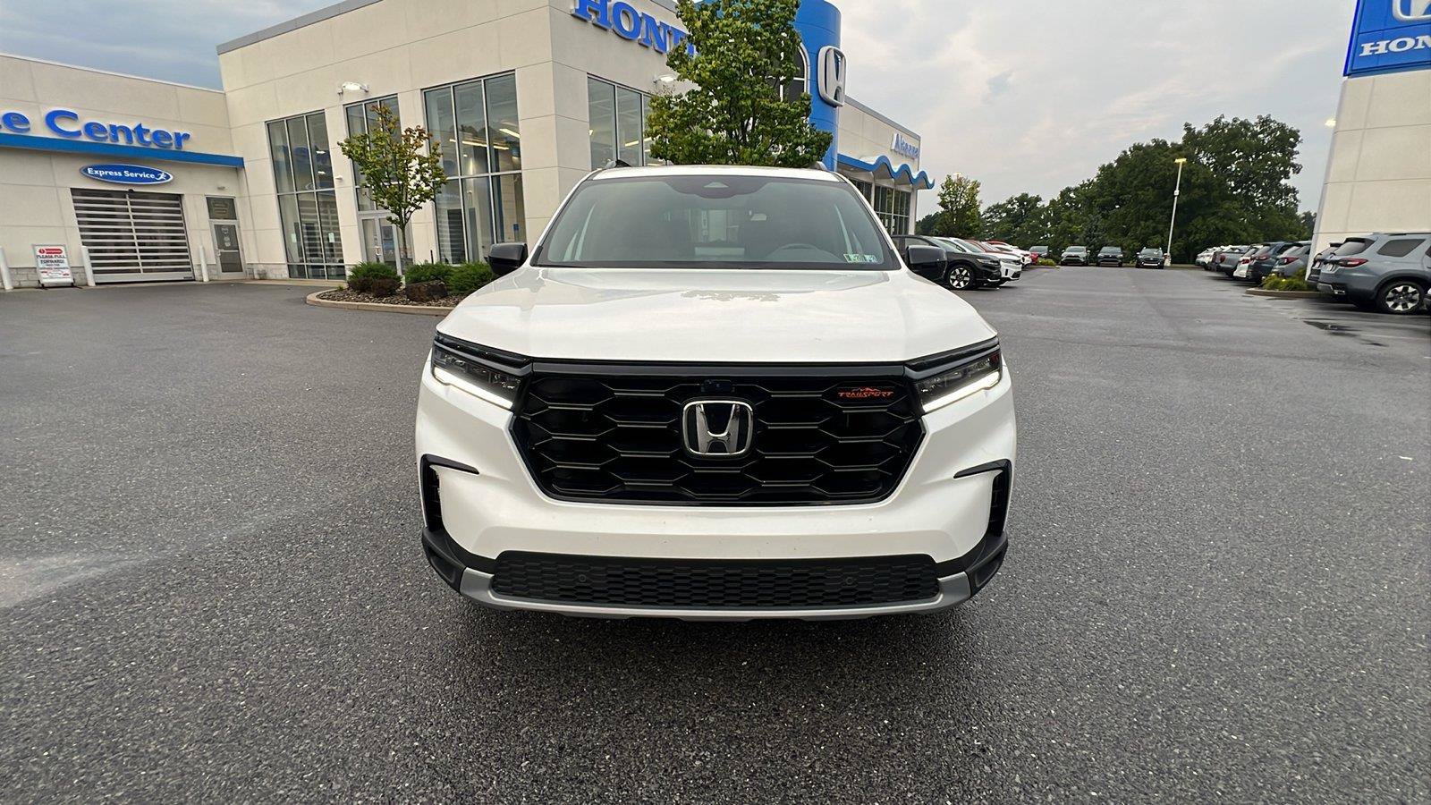 Used 2025 Honda Pilot TrailSport image 9