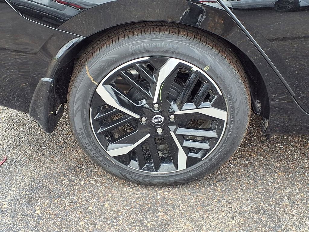 New 2025 Nissan Versa SR w/ Trunk Package image 9