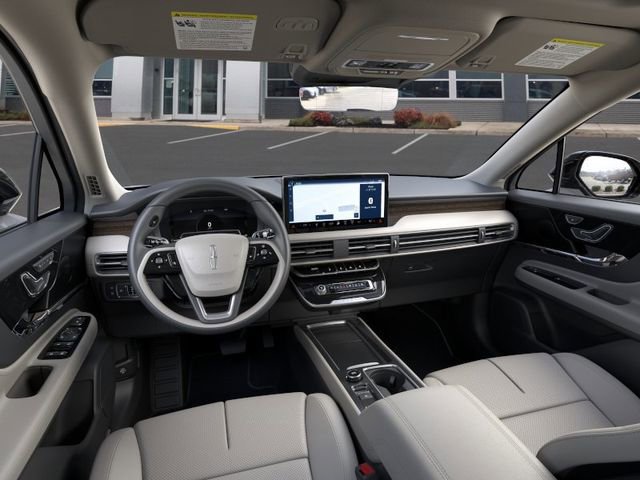 Used 2025 Lincoln Corsair Grand Touring w/ Equipment Group 301A AWD/4WD image 9