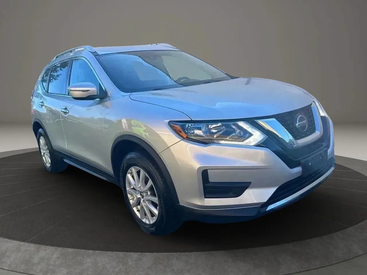 Used 2019 Nissan Rogue SV AWD/4WD image 3