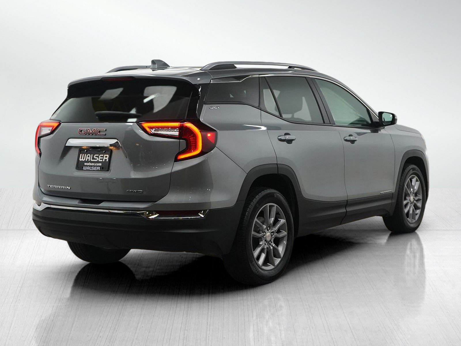 Used 2024 GMC Terrain SLT image 5