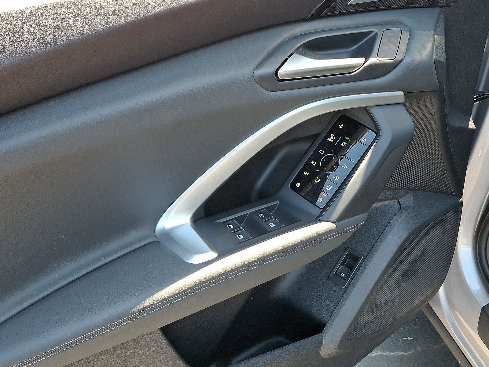 Used 2025 Audi Q5 Premium Plus w/ Premium Plus AWD/4WD image 12