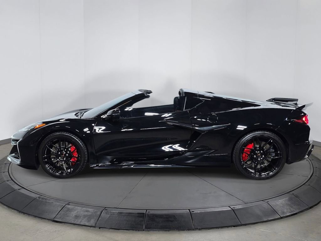 Used 2025 Chevrolet Corvette Z06 w/ Stealth Interior Trim Package RWD image 2