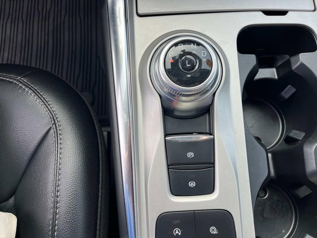 Used 2022 Ford Explorer Limited image 24