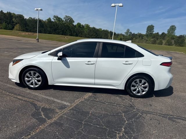 Used 2022 Toyota Corolla LE image 5