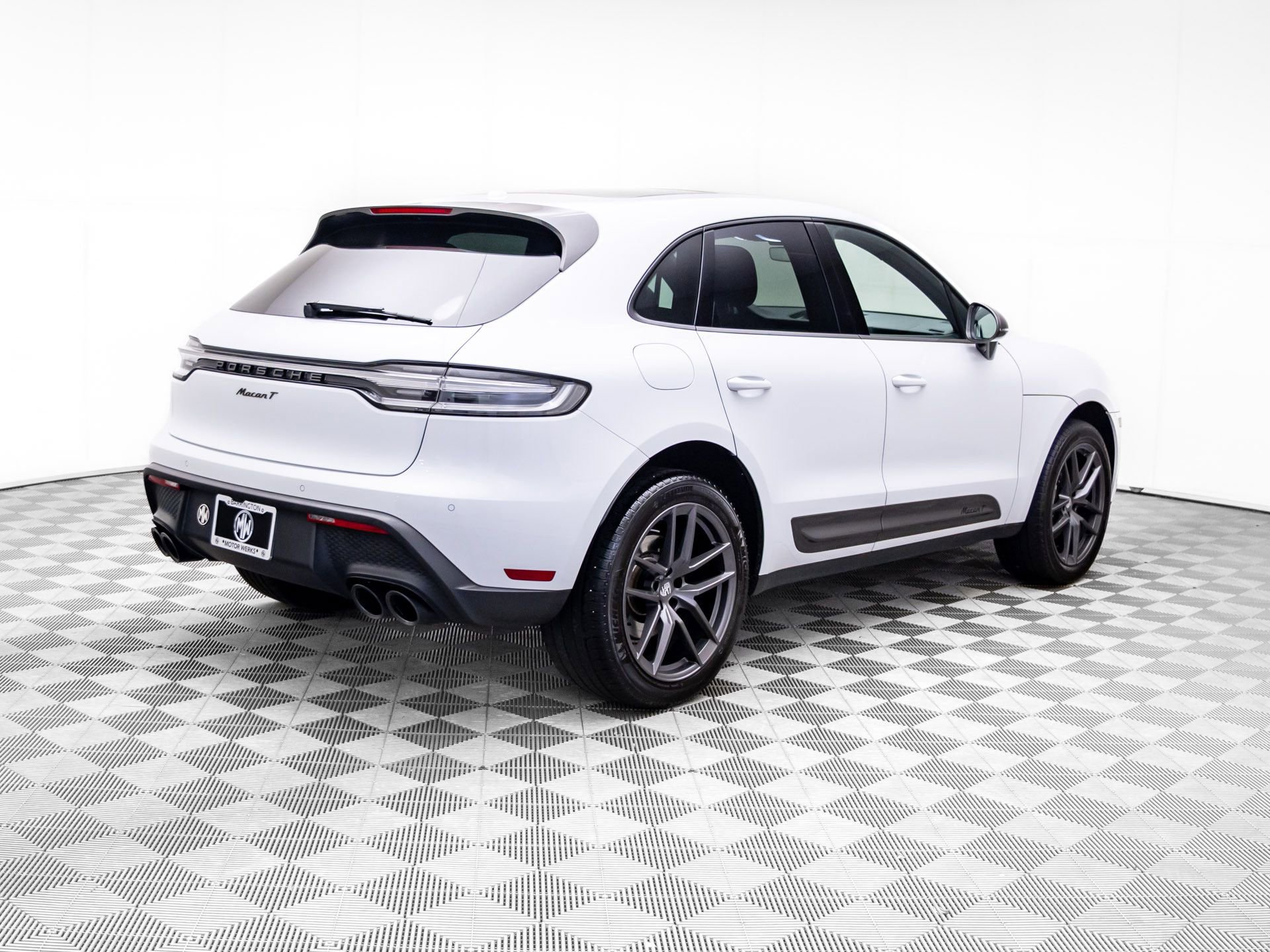 Certified 2023 Porsche Macan Turbo image 8
