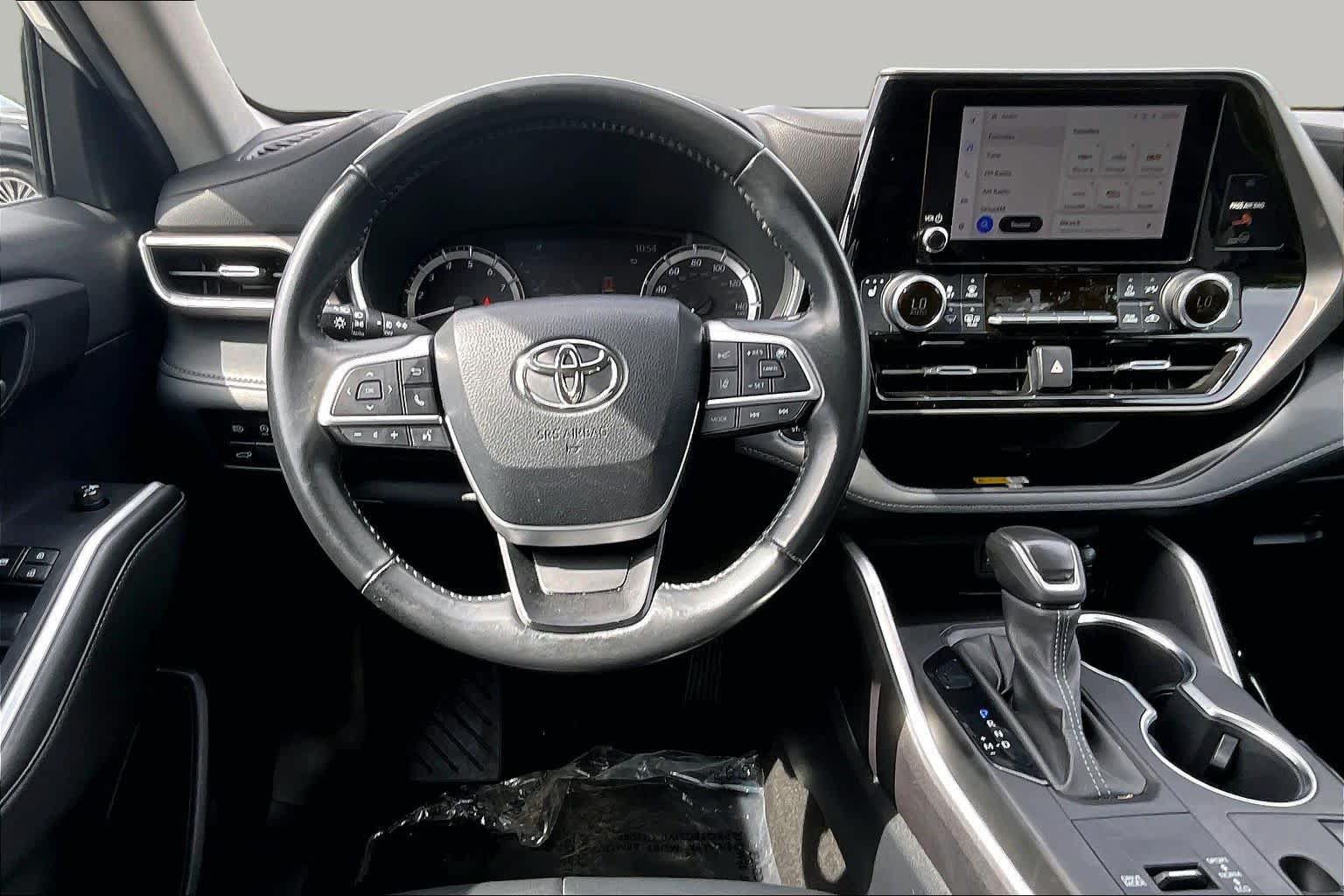 Used 2023 Toyota Highlander XLE FWD image 6