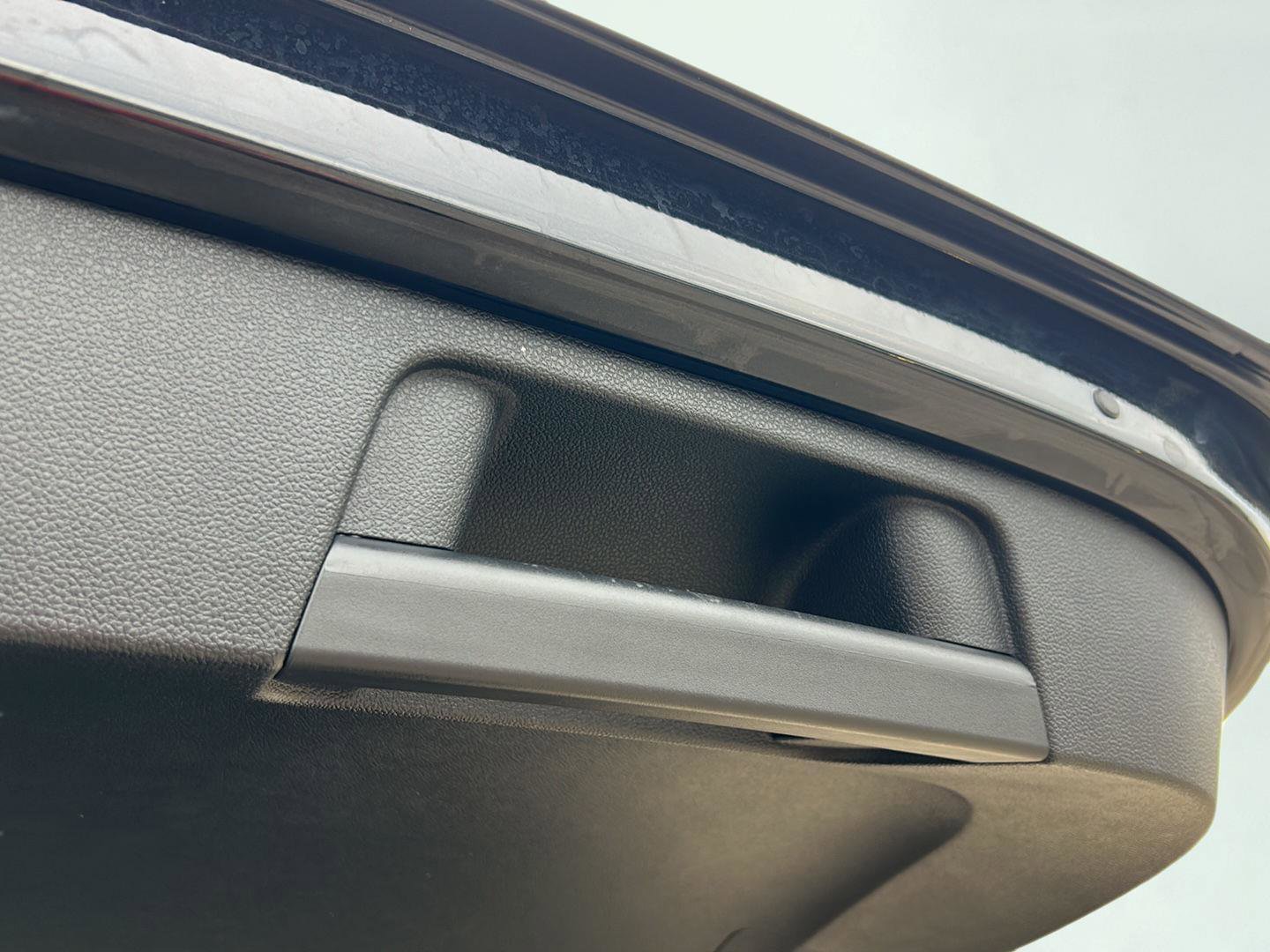 Used 2025 Volkswagen Taos SE image 14