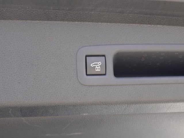 Certified 2025 Toyota Sienna Platinum image 61