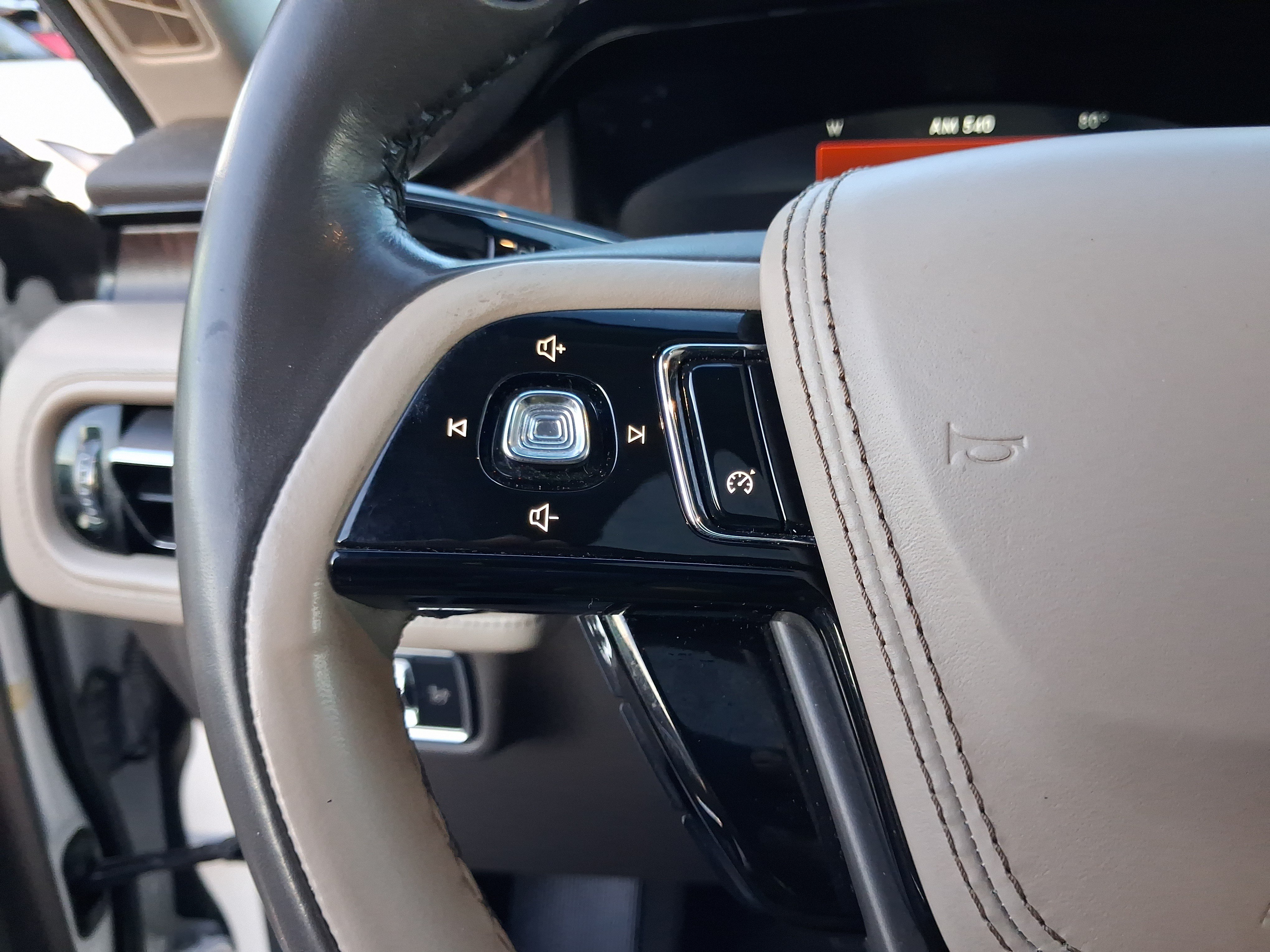 Certified 2022 Lincoln Aviator Reserve w/ Elements Package Plus RWD image 18