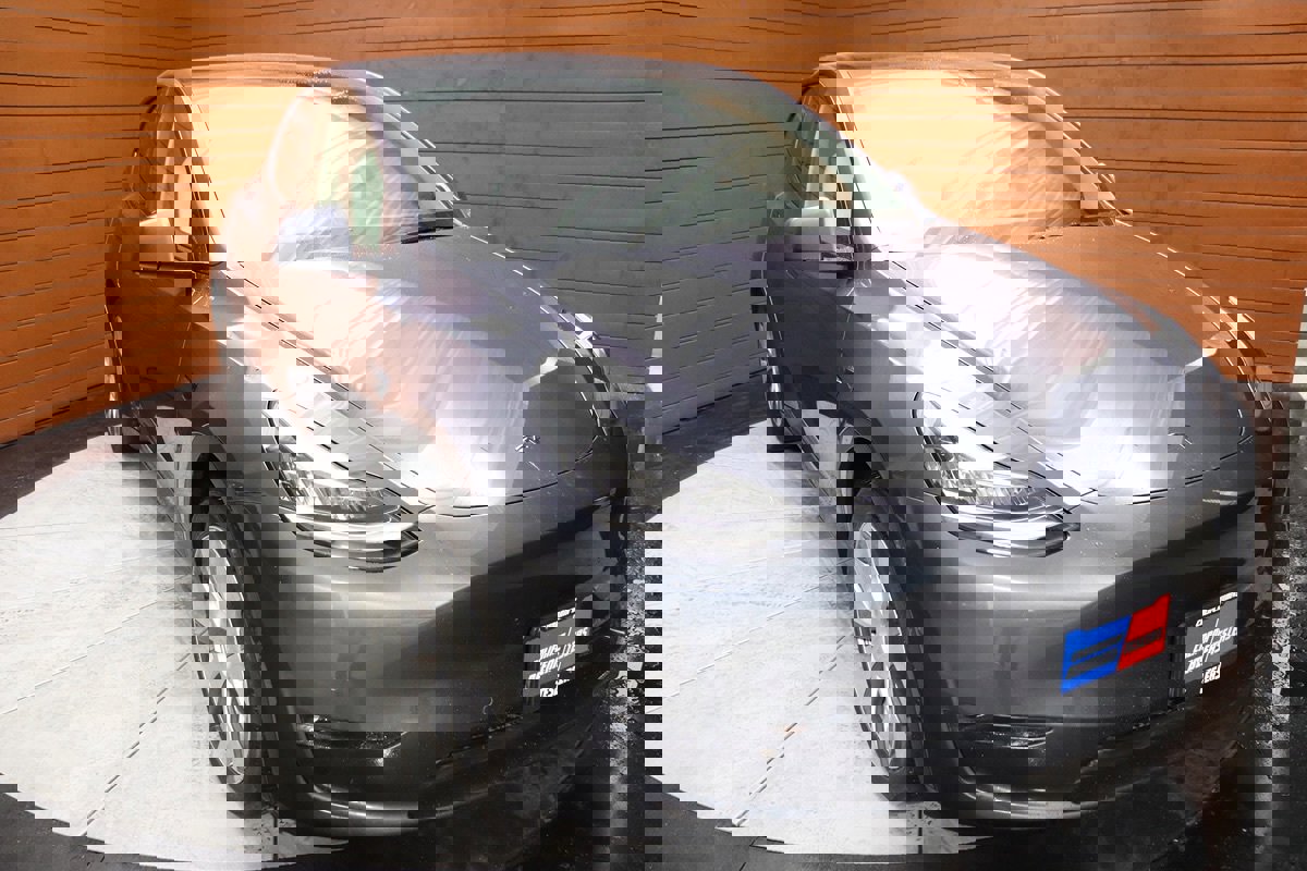 Used 2021 Tesla Model Y Long Range image 11