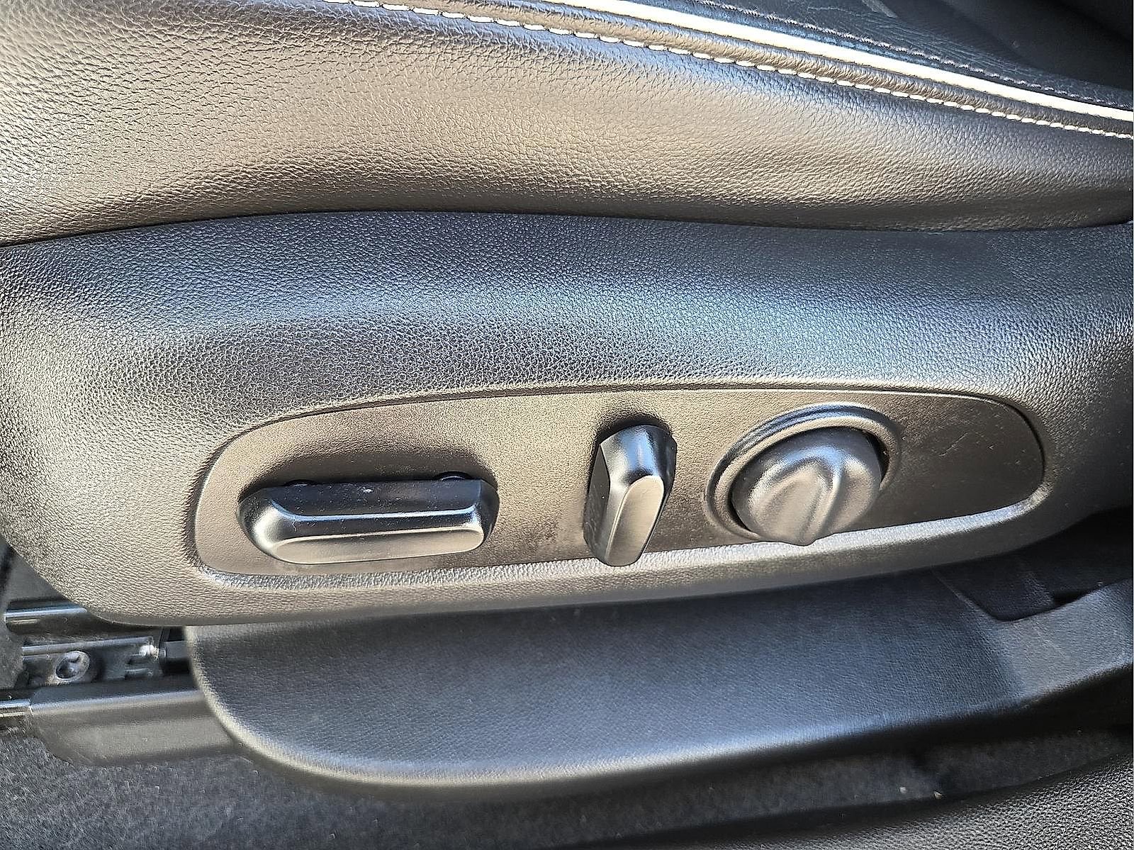 Certified 2020 GMC Acadia Denali w/ LPO, Floor Liner Package image 15