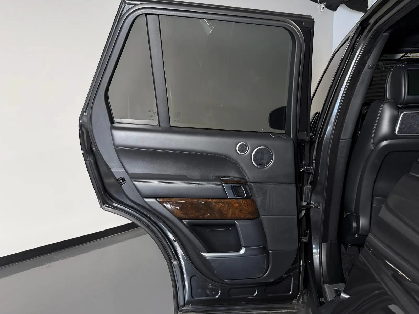 Used 2014 Land Rover Range Rover Autobiography AWD/4WD image 16
