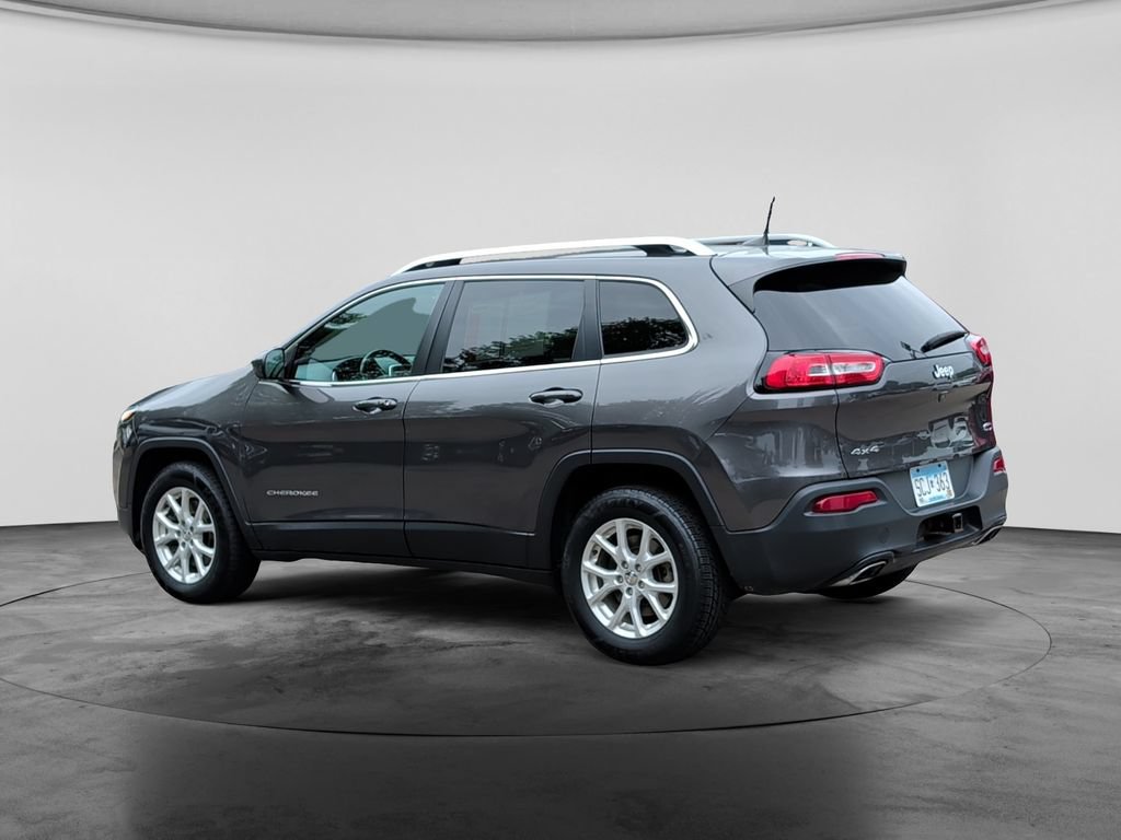 Used 2018 Jeep Cherokee Latitude Plus w/ Cold Weather Group AWD/4WD image 5