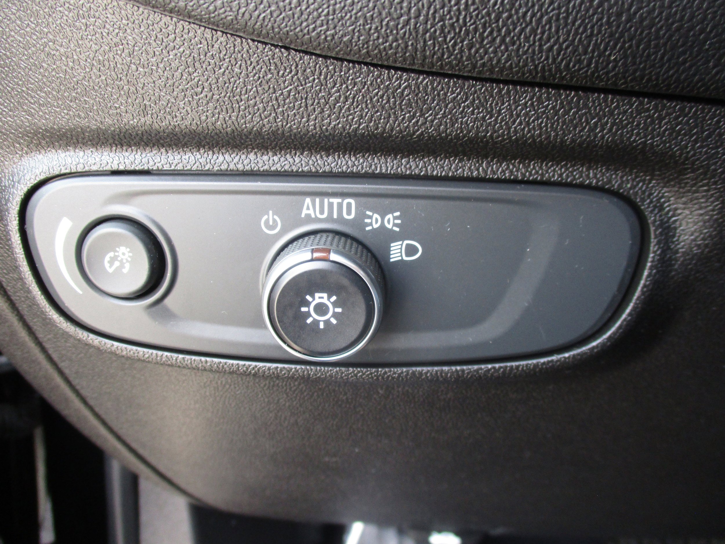 Used 2019 Chevrolet Equinox LT FWD image 25