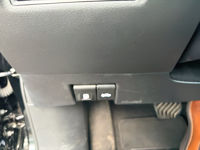 Used 2023 Nissan Versa SV FWD image 8