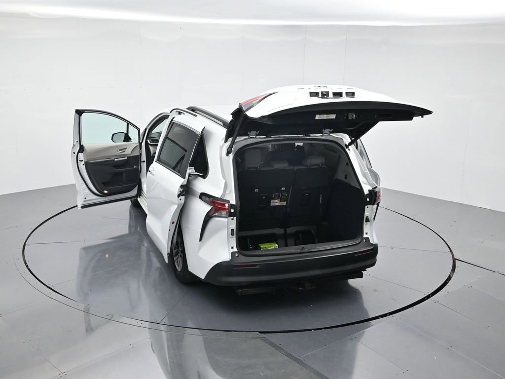 Used 2022 Toyota Sienna XLE image 41