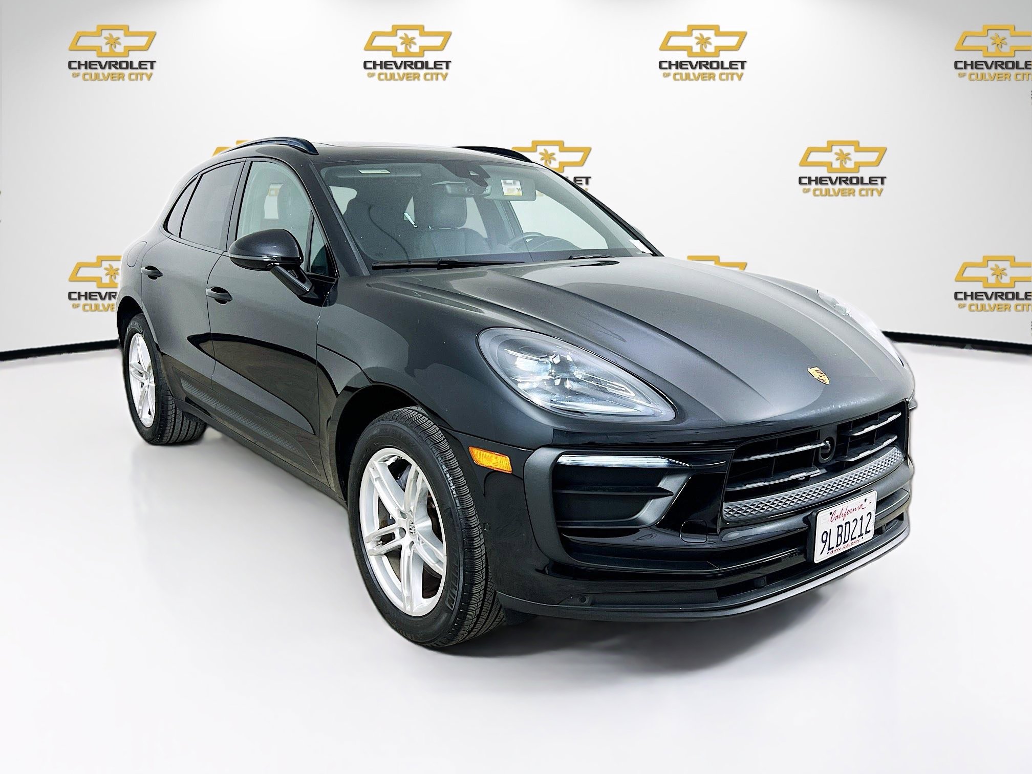 Used 2024 Porsche Macan image 1