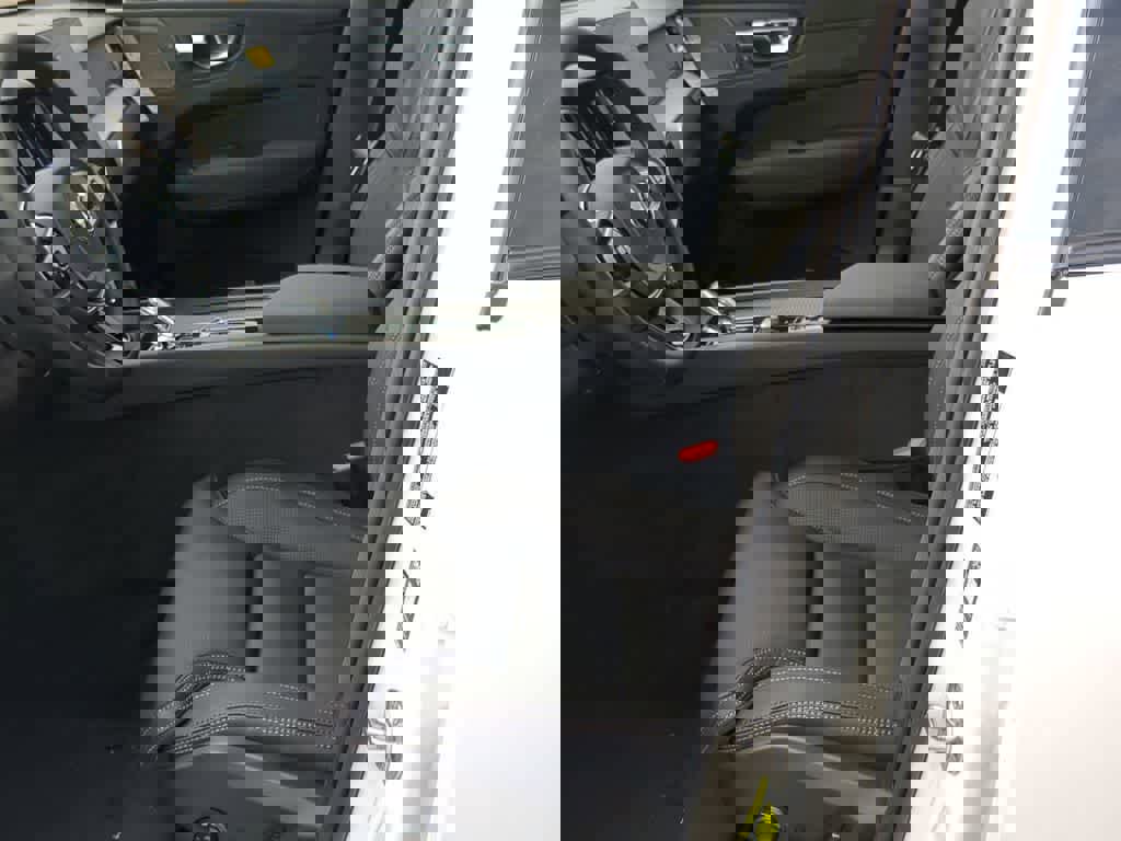 New 2026 Volvo XC60 T8 Ultra w/ Protection Package Premier AWD/4WD image 15