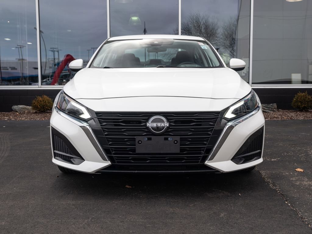 Used 2023 Nissan Altima 2.5 SV AWD/4WD image 2