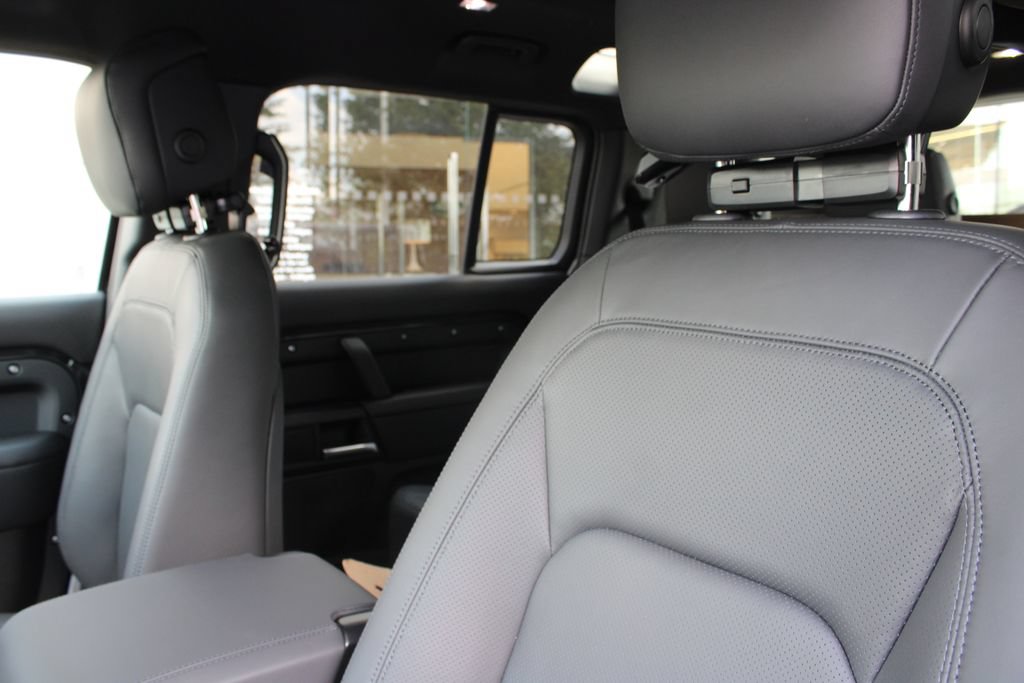 New 2026 Land Rover Defender 110 S AWD/4WD image 7
