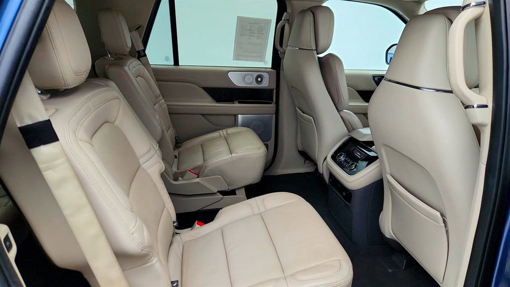 Used 2020 Lincoln Navigator Reserve w/ Luxury Package RWD image 25