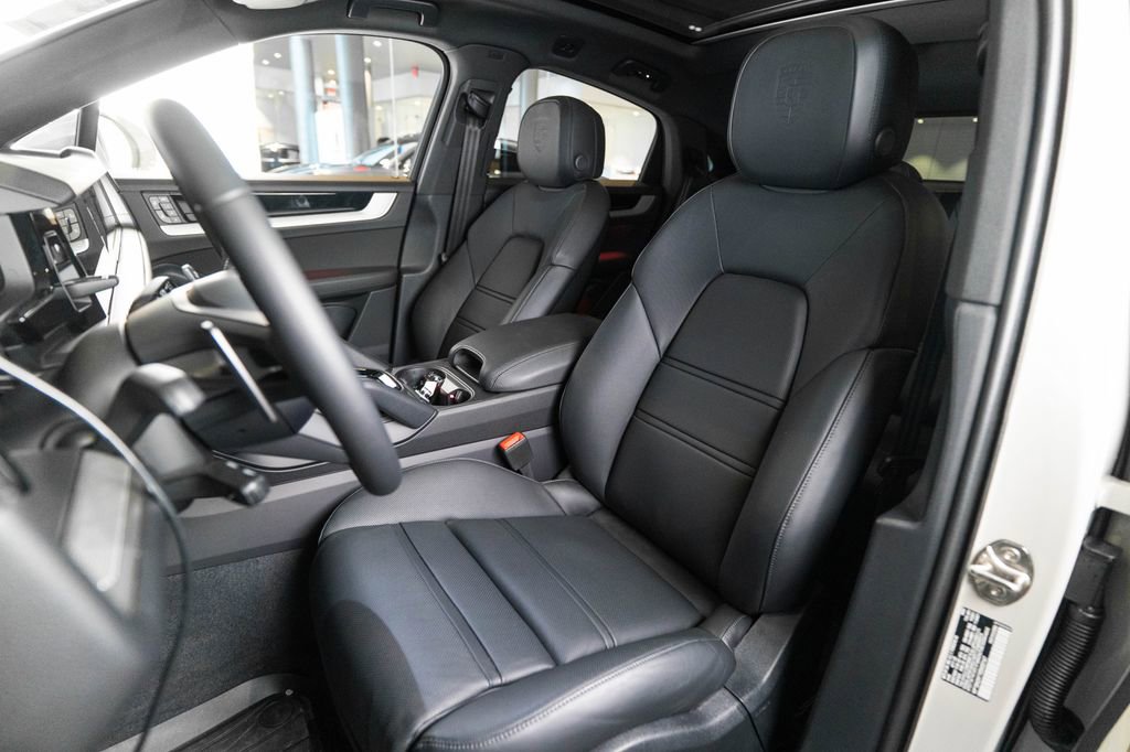 New 2025 Porsche Cayenne Coupe image 5
